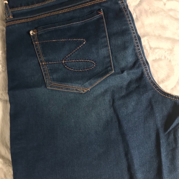 Seven7 Shorts - Picture 5 of 5